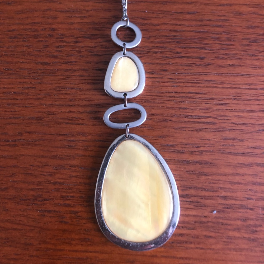 🎉HP🎉✨Mother of Pearl Necklace✨